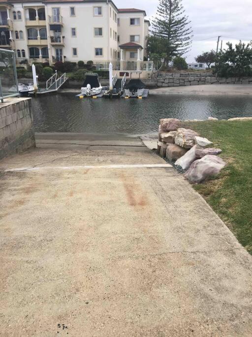 Broadwater Canal Frontage-Runaway Bay-Boat Ramp Gold Coast Zewnętrze zdjęcie